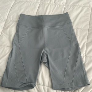 Lululemon Size 8, biker shorts